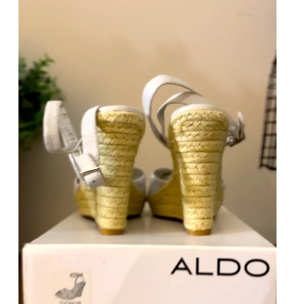 🖤 Metallic shimmer! women’s wedge size 37 (women’s size 6.5/7). New/never worn